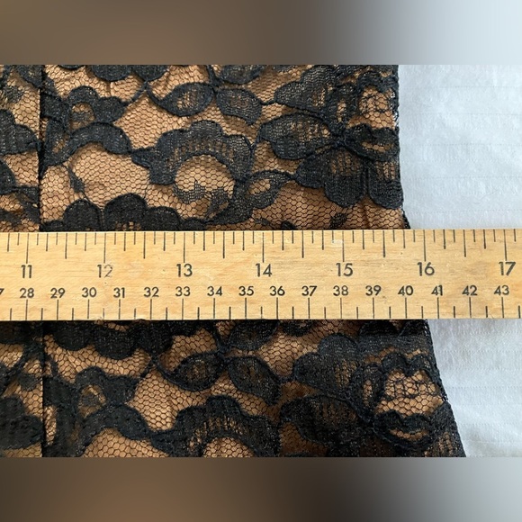 Women’s little black lace Dress - vintage look - lined with copper toned fabric - Picture 11 of 15